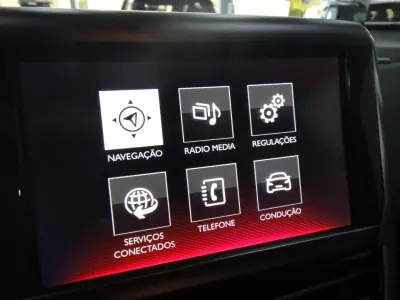 Peugeot 2008 2017 - 11750 EUR, 65000 km - AUTO.MOTO.pt - 65000km - foto 25 de 27