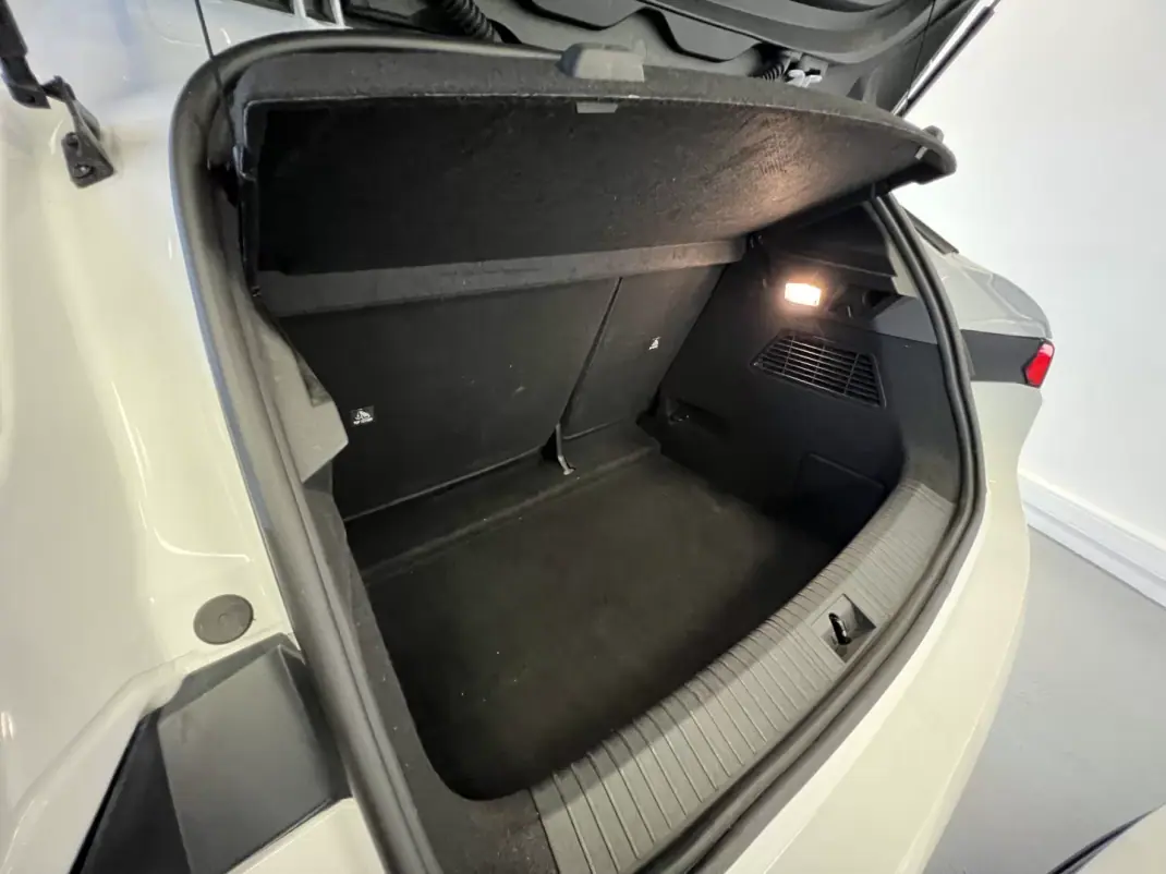 Renault Mégane E-Tech 2022 - 27990 EUR, 50000 km - AUTO.MOTO.pt - 50000km - foto 53 de 54