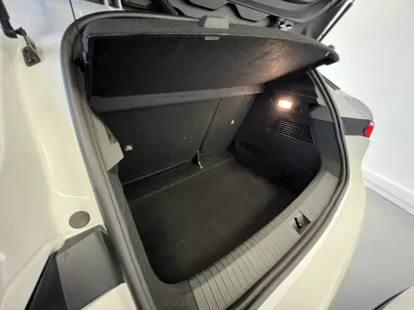 Renault Mégane E-Tech 2022 - 27990 EUR, 50000 km - AUTO.MOTO.pt - 50000km - foto 53 de 54