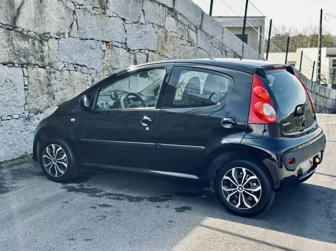 Peugeot 107 2007 - 5500 EUR, 104000 km - AUTO.MOTO.pt - 104000km - foto 4 de 45