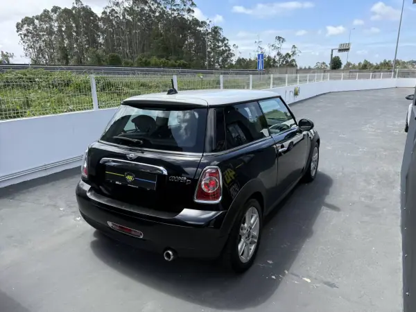 MINI Cooper 2012 - 8750 EUR, 212000 km - AUTO.MOTO.pt - 212000km - foto 6 de 17