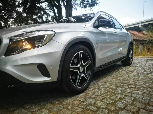Mercedes-Benz GLA 180 2015 - 15250 EUR, 190000 km - AUTO.MOTO.pt - 190000km - foto 2 de 26