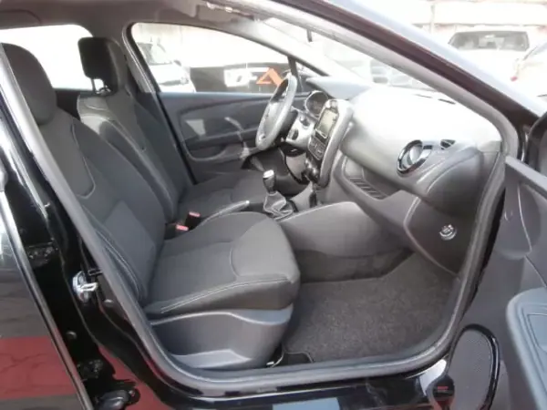 Renault Clio Sport Tourer 2019 - 10600 EUR, 193571 km - AUTO.MOTO.pt - 193571km - foto 23 de 29
