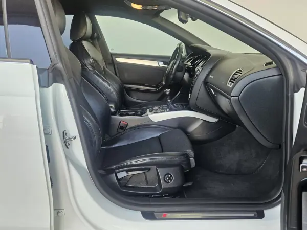 Audi A5 Sportback 2014 - 16750 EUR, 298000 km - AUTO.MOTO.pt - 298000km - foto 8 de 9