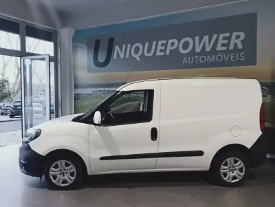 Fiat DOBLO CARGO 1.3 M-JET EASY 3 Lugares 2021 - 10990 EUR, 99701 km - AUTO.MOTO.pt - 99701km - foto 8 de 20