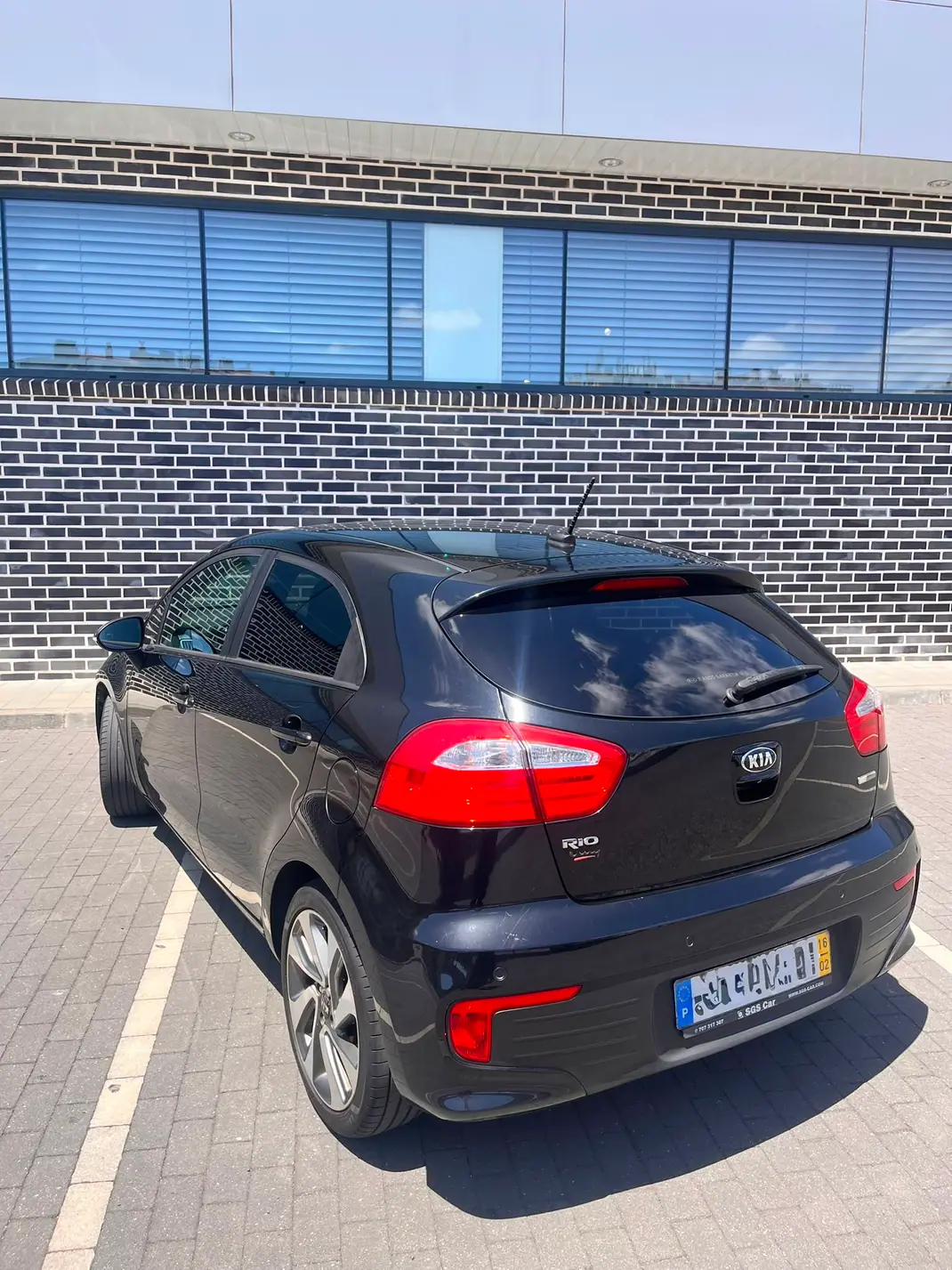 Kia Rio 2016 - 10790 EUR, 90000 km - AUTO.MOTO.pt - 90000km - foto 2 de 9