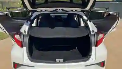 Toyota C-HR 2016 - 12000 EUR, 130000 km - AUTO.MOTO.pt - 130000km - foto 8 de 8