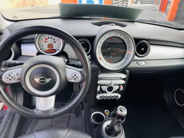 MINI Clubman 2008 - 10750 EUR, 144000 km - AUTO.MOTO.pt - 144000km - foto 9 de 12