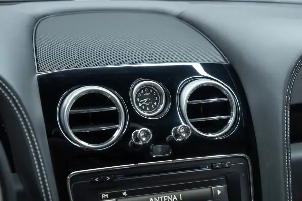 Bentley Continental 2015 - 119950 EUR, 58000 km - AUTO.MOTO.pt - 58000km - foto 24 de 46