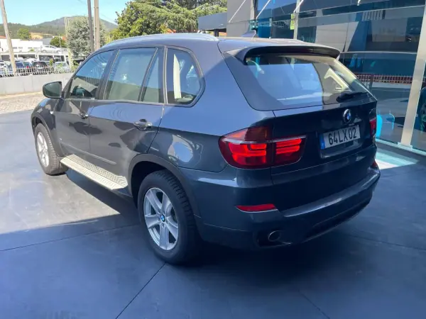 BMW X5 2011 - 18000 EUR, 256000 km - AUTO.MOTO.pt - 256000km - foto 4 de 14
