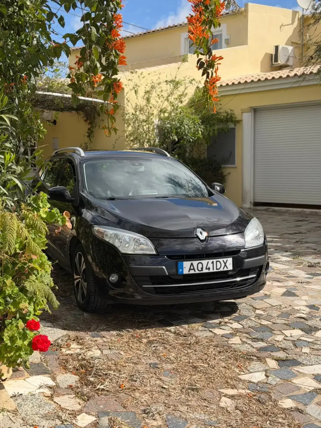 Renault Mégane 2011 - 9990 EUR, 106146 km - AUTO.MOTO.pt - 106146km - foto 1 de 9