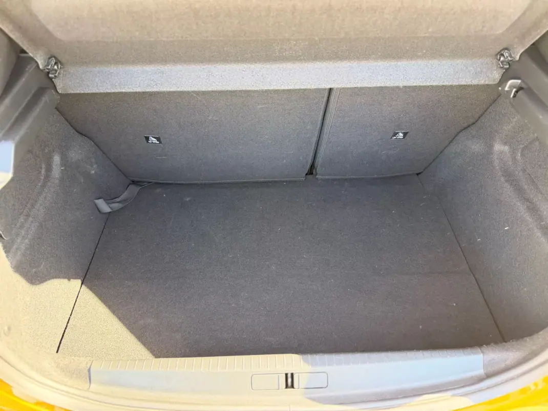 Peugeot 208 2022 - 16900 EUR, 69600 km - AUTO.MOTO.pt - 69600km - foto 20 de 21