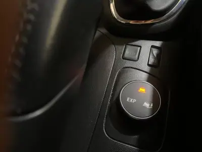 Renault Captur 2015 - 14900 EUR, 139000 km - AUTO.MOTO.pt - 139000km - foto 16 de 20