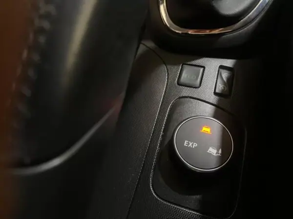 Renault Captur 2015 - 14900 EUR, 139000 km - AUTO.MOTO.pt - 139000km - foto 16 de 20
