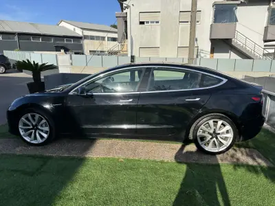 Tesla Model 3 2019 - 19900 EUR, 270000 km - AUTO.MOTO.pt - 270000km - foto 18 de 53