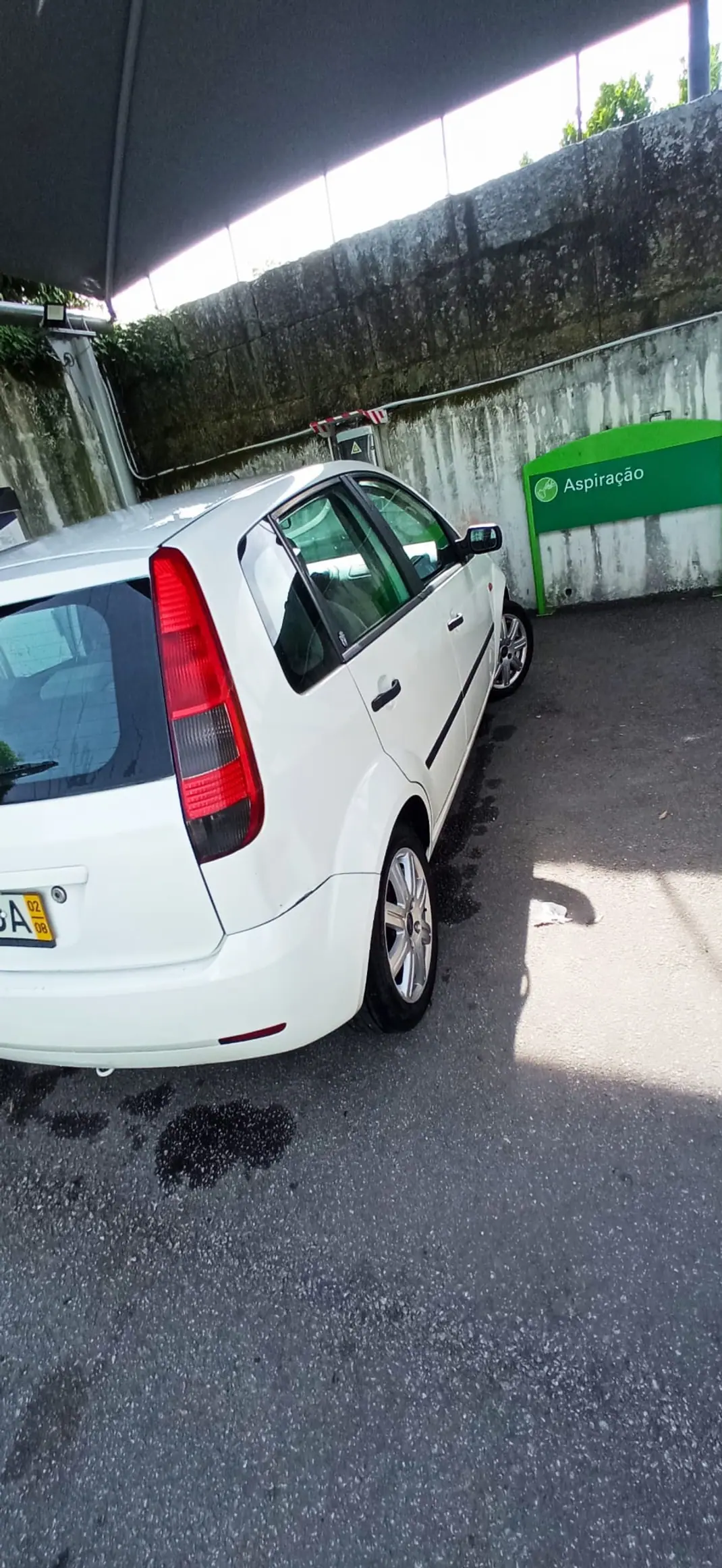 Ford Fiesta 2002 - 2000 EUR, 200 km - AUTO.MOTO.pt - 200km - foto 6 de 9