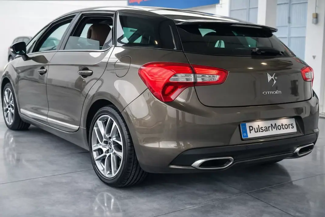 Citroën DS5 2012 - 9900 EUR, 182495 km - AUTO.MOTO.pt - 182495km - foto 4 de 7