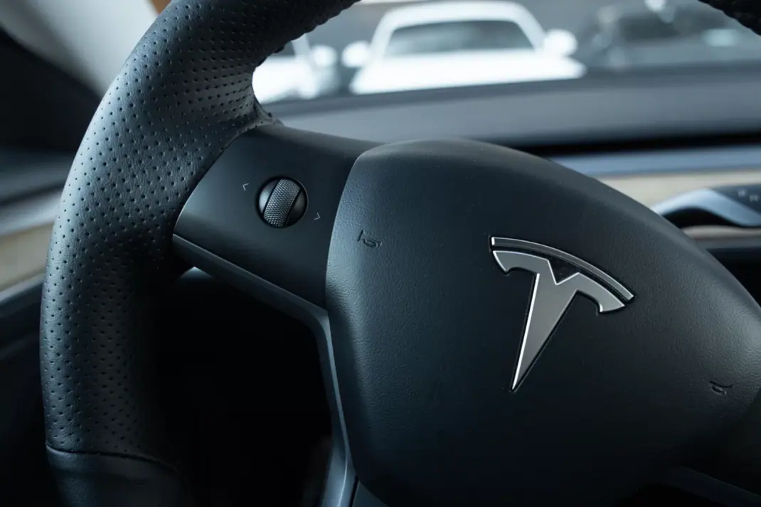 Tesla Model 3 2021 - 24999 EUR, 205000 km - 205000km - foto 22 de 26