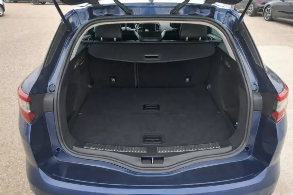 Renault Mégane 2017 - 9900 EUR, 185404 km - AUTO.MOTO.pt - 185404km - foto 7 de 11