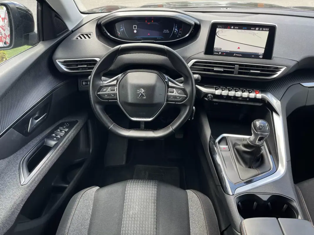 Peugeot 3008 2016 - 15990 EUR, 136300 km - AUTO.MOTO.pt - 136300km - foto 13 de 20
