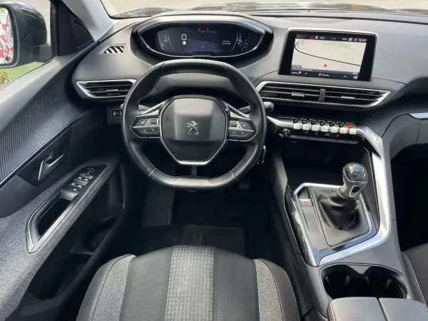 Peugeot 3008 2016 - 15990 EUR, 136300 km - AUTO.MOTO.pt - 136300km - foto 13 de 20
