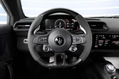 Maserati MC20 2022 - 245000 EUR, 14928 km - AUTO.MOTO.pt - 14928km - foto 13 de 32