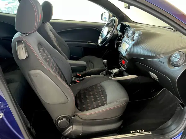 Alfa Romeo MiTo 2016 - 8900 EUR, 137500 km - AUTO.MOTO.pt - 137500km - foto 52 de 96