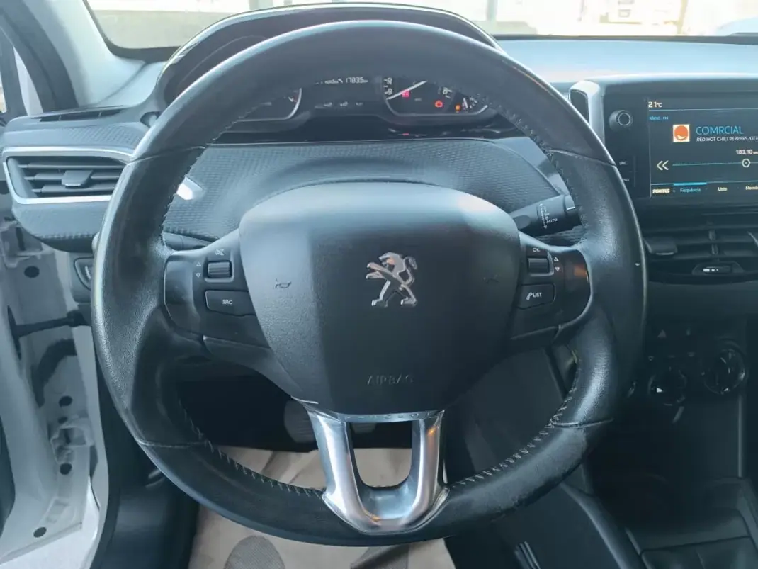 Peugeot 208 2017 - 11500 EUR, 81000 km - AUTO.MOTO.pt - 81000km - foto 19 de 24
