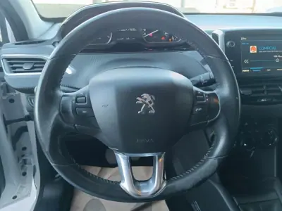 Peugeot 208 2017 - 11500 EUR, 81000 km - AUTO.MOTO.pt - 81000km - foto 19 de 24