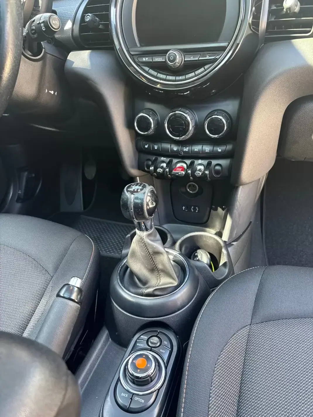 MINI Cooper 2016 - 13900 EUR, 160000 km - AUTO.MOTO.pt - 160000km - foto 20 de 24