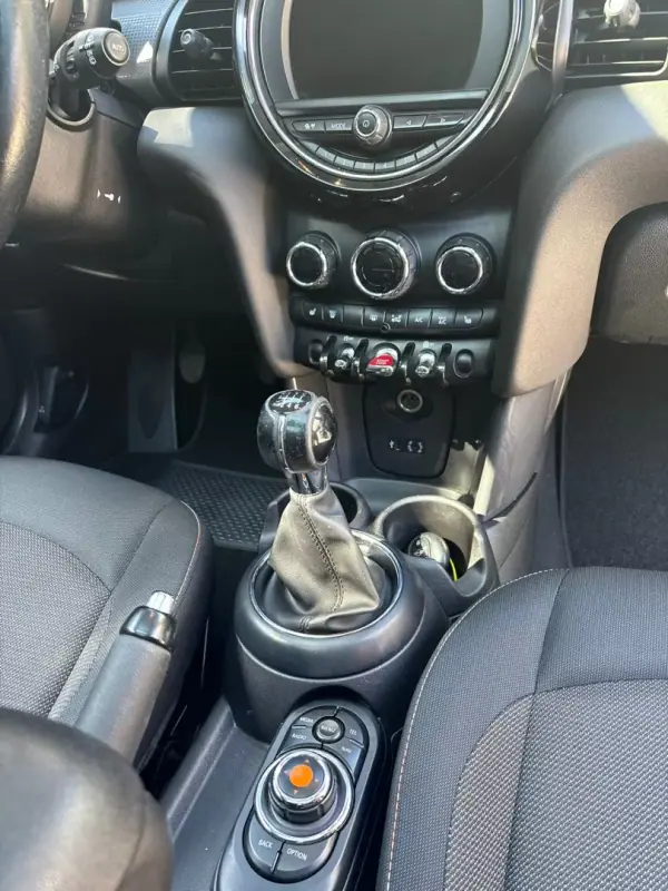 MINI Cooper 2016 - 13900 EUR, 160000 km - AUTO.MOTO.pt - 160000km - foto 20 de 24