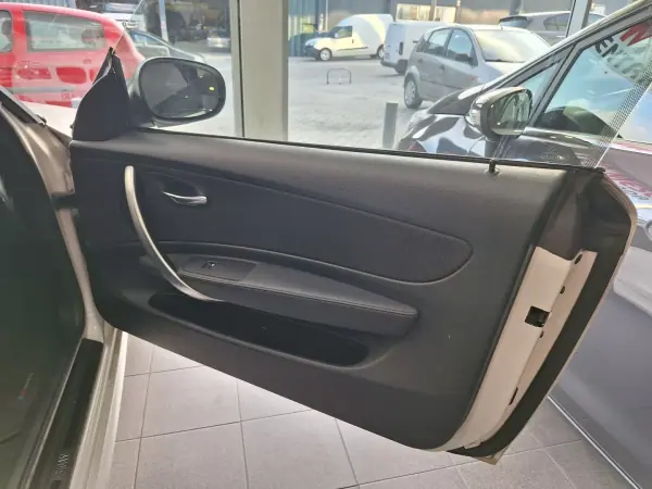 BMW 118 2011 - 11900 EUR, 243000 km - AUTO.MOTO.pt - 243000km - foto 4 de 22