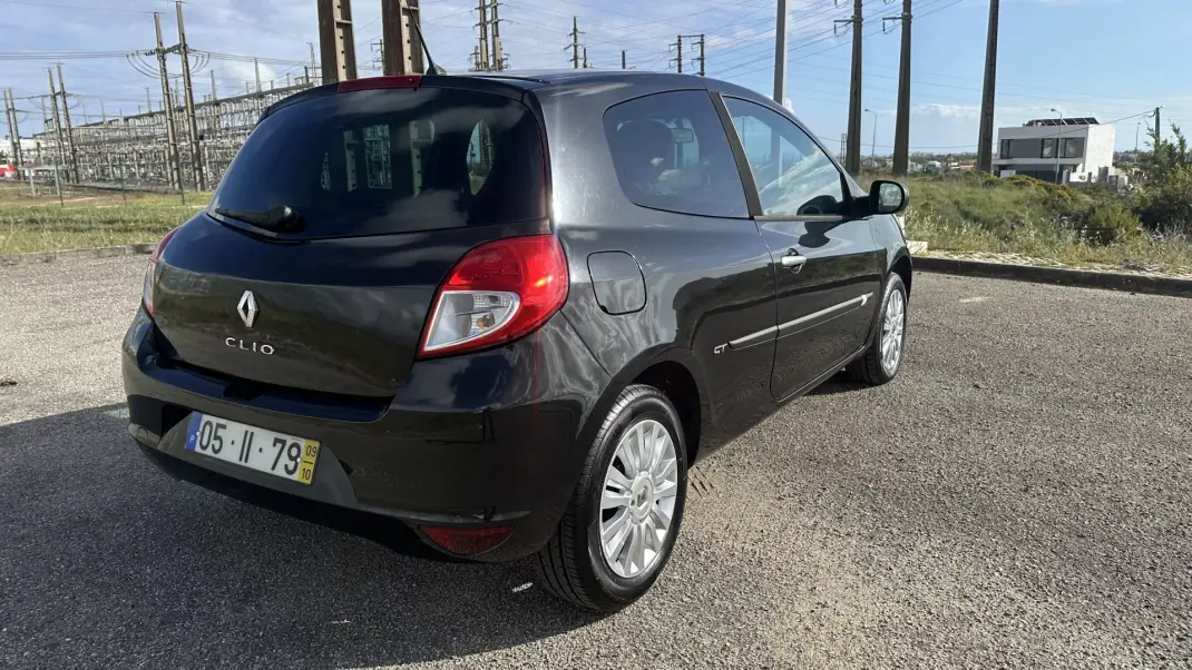 Renault Clio 2009 - 4500 EUR, 254000 km - AUTO.MOTO.pt - 254000km - foto 6 de 17