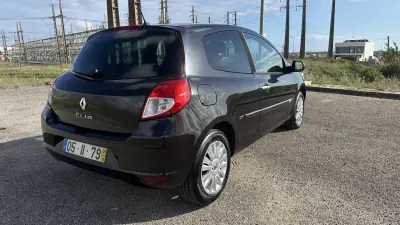 Renault Clio 2009 - 4500 EUR, 254000 km - AUTO.MOTO.pt - 254000km - foto 6 de 17