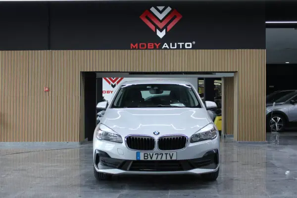 BMW 225xe Active Tourer 2020 — foto 2 de 24