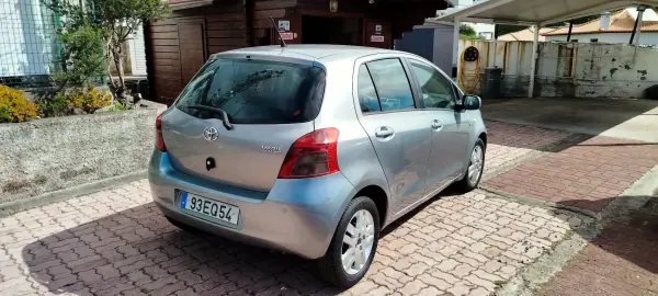 Toyota Yaris 2017 - 6950 EUR, 221000 km - AUTO.MOTO.pt - 221000km - foto 6 de 13
