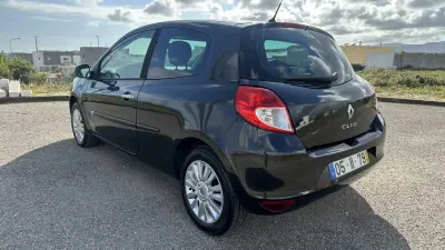 Renault Clio 2009 - 4500 EUR, 254000 km - AUTO.MOTO.pt - 254000km - foto 5 de 17