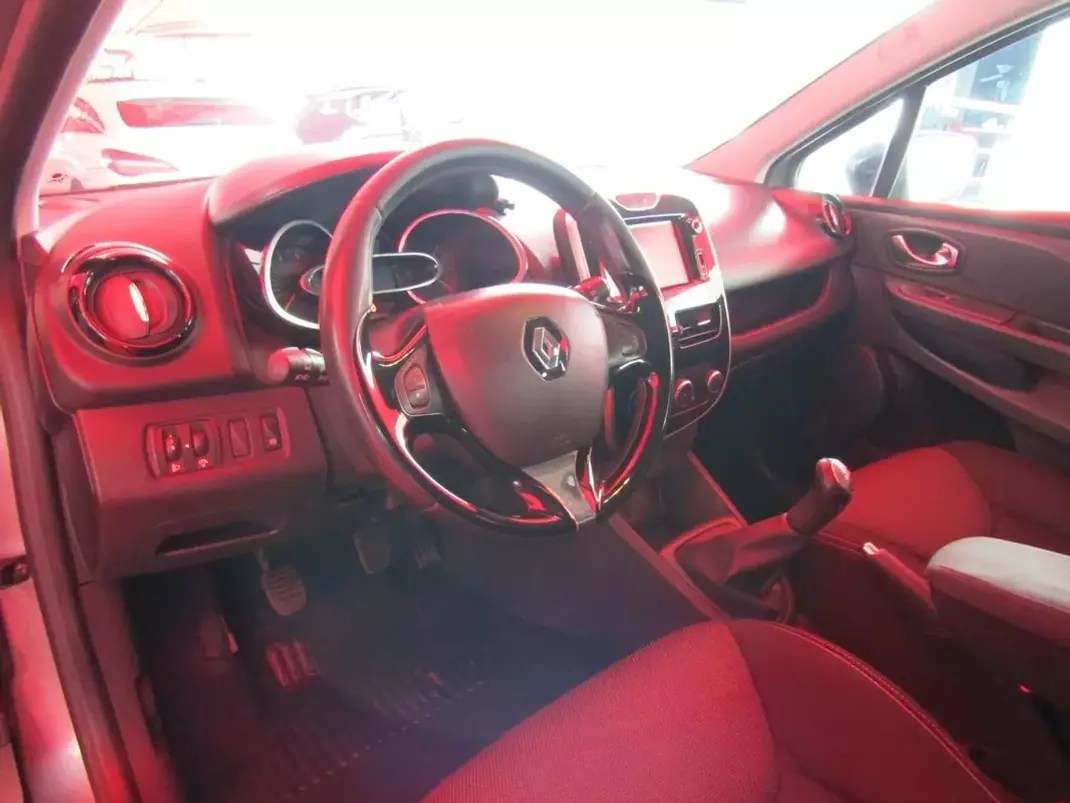 Renault Clio 2015 - 9950 EUR, 183980 km - 183980km - foto 7 de 10