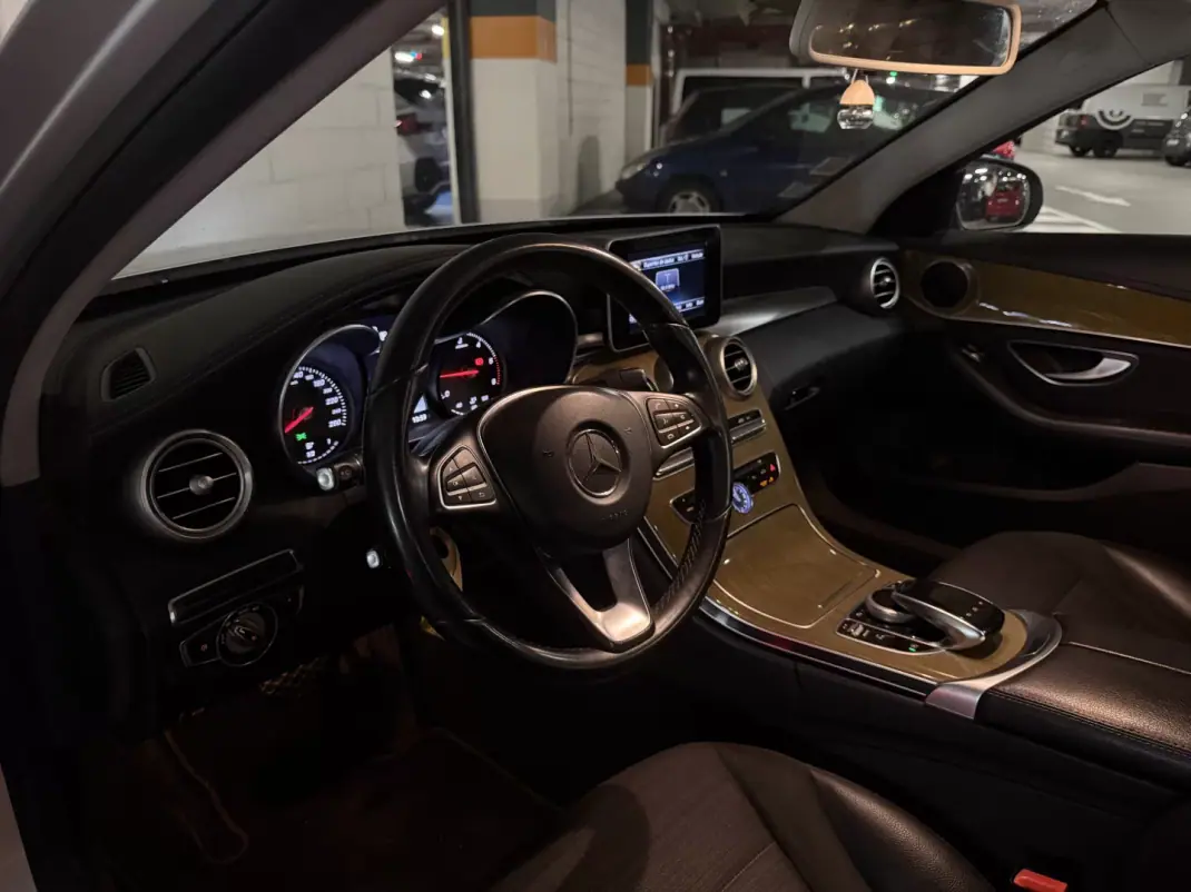 Mercedes-Benz C 180 2015 - 12000 EUR, 280000 km - AUTO.MOTO.pt - 280000km - foto 9 de 9