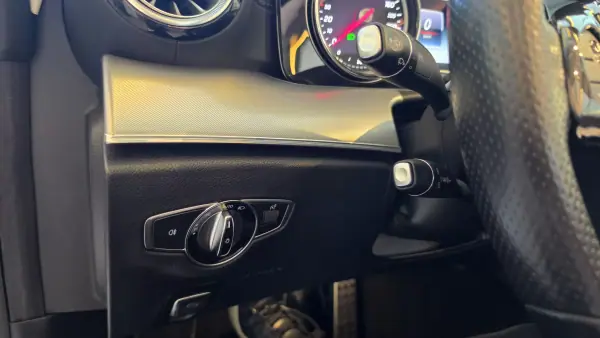 Mercedes-Benz E 220 2018 - 39500 EUR, 130496 km - AUTO.MOTO.pt - 130496km - foto 41 de 60
