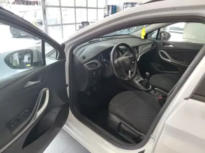 Opel Astra Sports Tourer 2020 - 12900 EUR, 137000 km - 137000km - foto 8 de 19