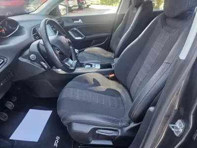 Peugeot 308 2018 - 13200 EUR, 61900 km - 61900km - foto 10 de 37