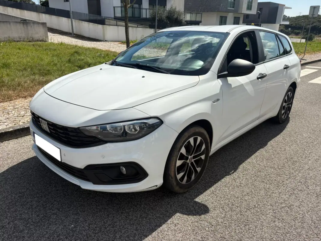 Fiat Tipo Station Wagon 2021 - 9999 EUR, 100000 km - AUTO.MOTO.pt - 100000km - foto 1 de 10