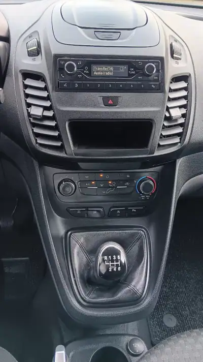 Ford Transit Connect 2018 - 12300 EUR, 207321 km - AUTO.MOTO.pt - 207321km - foto 14 de 21