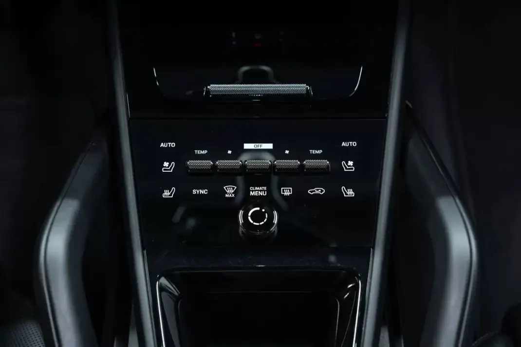 Porsche Cayenne 2024 - 97950 EUR, 32000 km - AUTO.MOTO.pt - 32000km - foto 20 de 55