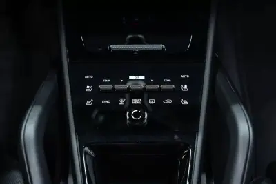 Porsche Cayenne 2024 - 97950 EUR, 32000 km - AUTO.MOTO.pt - 32000km - foto 20 de 55