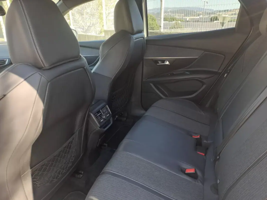 Peugeot 3008 2017 - 17500 EUR, 169000 km - AUTO.MOTO.pt - 169000km - foto 11 de 15