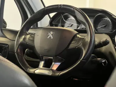 Peugeot 2008 2016 - 9990 EUR, 90000 km - AUTO.MOTO.pt - 90000km - foto 18 de 49