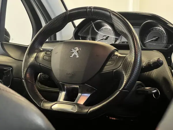 Peugeot 2008 2016 - 9990 EUR, 90000 km - AUTO.MOTO.pt - 90000km - foto 18 de 49