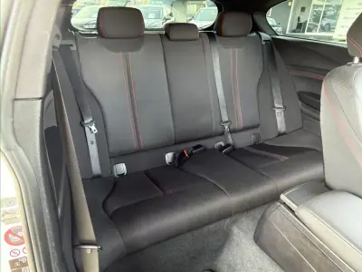 BMW 114 2015 - 11500 EUR, 241000 km - AUTO.MOTO.pt - 241000km - foto 15 de 20